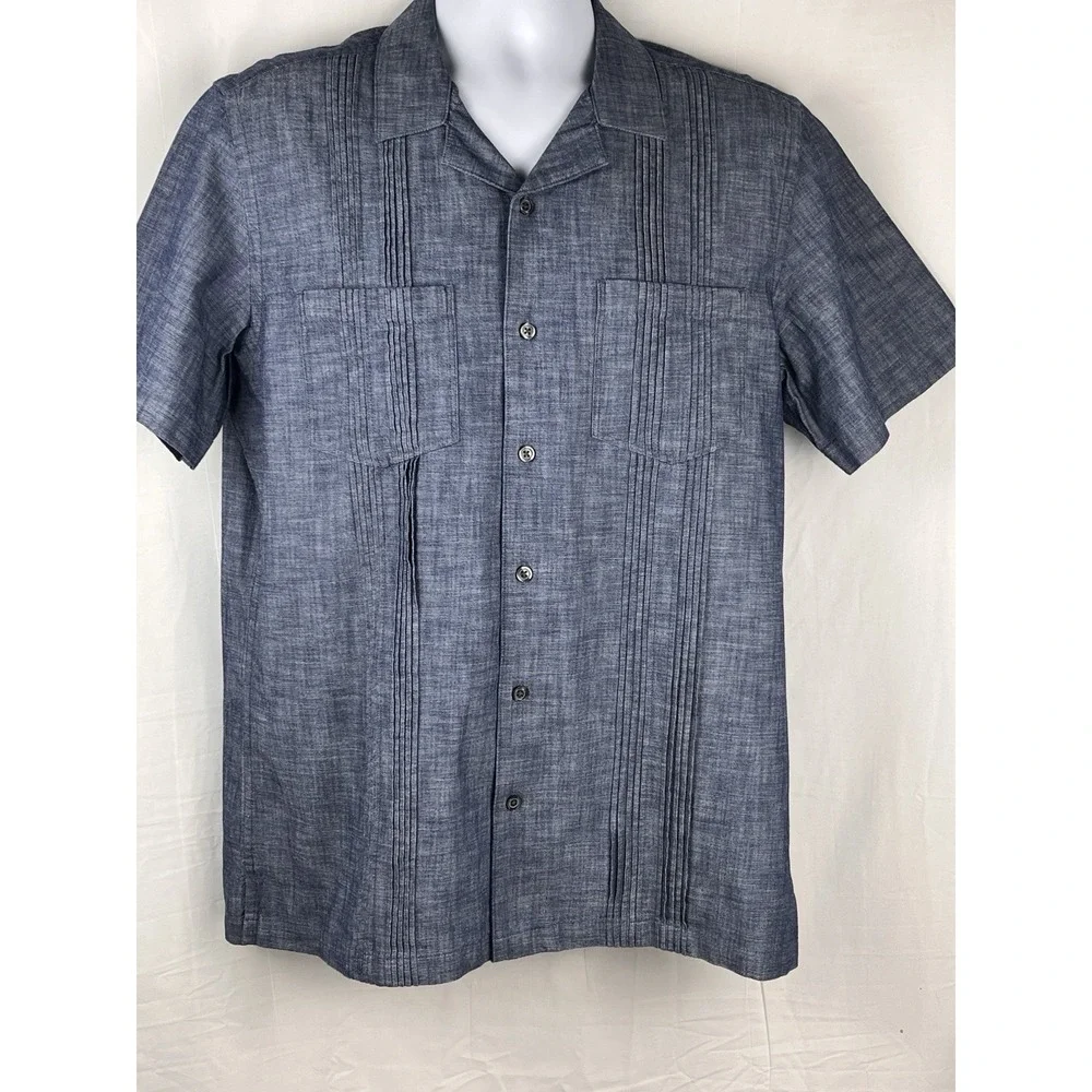 Banana Republic Pintuck Shirt Men's Medium Chambray Blue Guayabera Short Sleeves